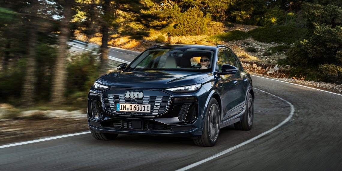 Dynamic photo, 
Colour: Plasma blue metallic