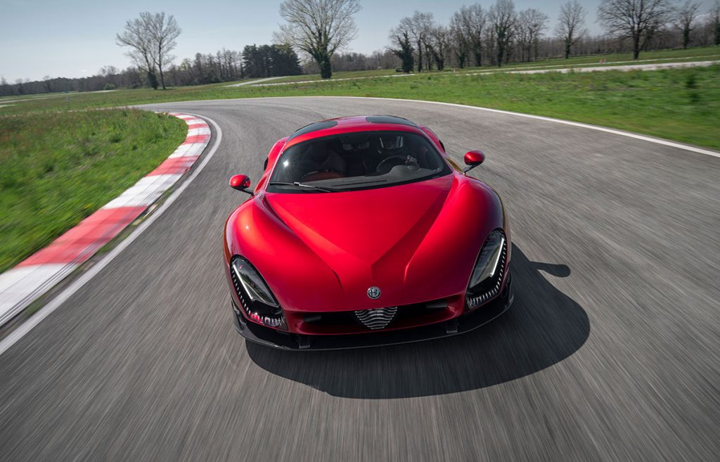 Alfa Romeo 33 Stradale Uzmanların Testinden Geçti