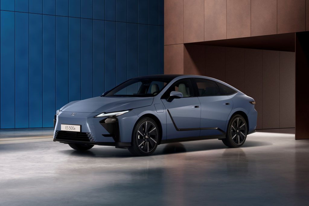 Lexus Yeni Nesil ES Sedan Modelinin Avrupa Lansmanını Gerçekleştirdi