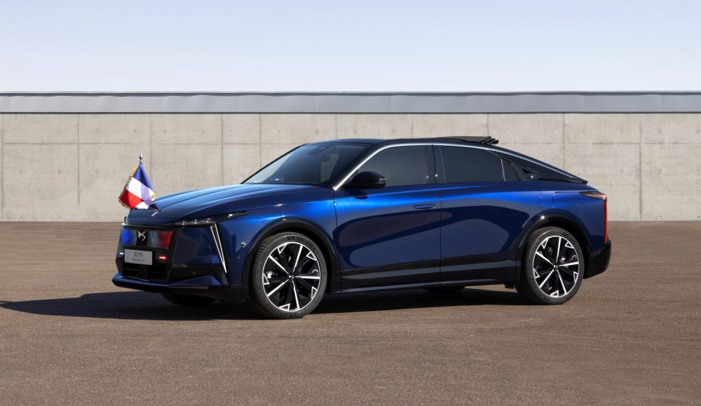 Fransa Cumhurbaşkanı Macron’a Yeni DS N°8 Makam Aracı