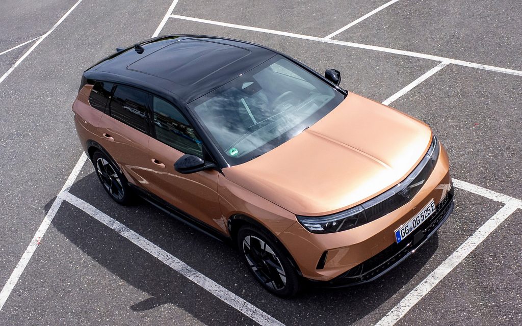 Opel Modelleri Panoramik Cam Tavan Özelliği ile Özgürlüğün Kapılarını Açıyor