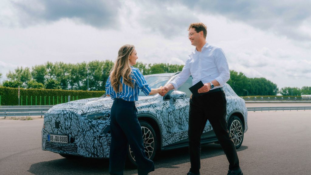Mercedes-Benz CEO’su Ola Källenius Yeni Elektrikli GLC’yi Test Ediyor