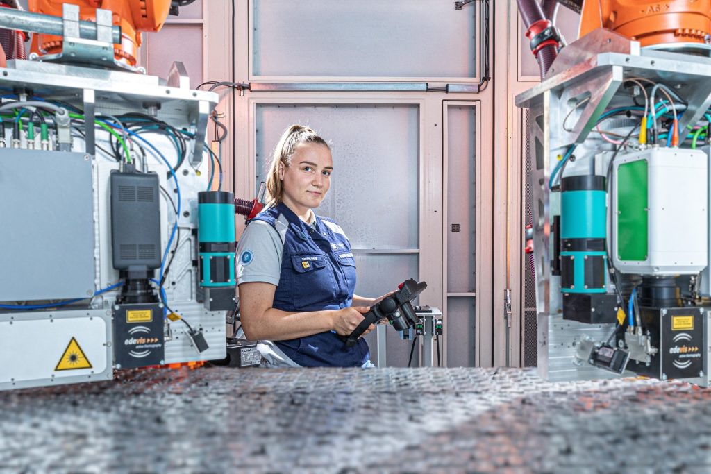 BMW Grubu Yeni Yüksek Voltajlı Pillerinin Seri Üretimine Nasıl Hazırlanıyor?