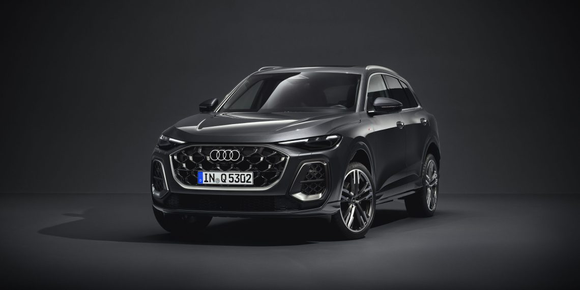 Static photo,
Colour: Tambora grey metallic