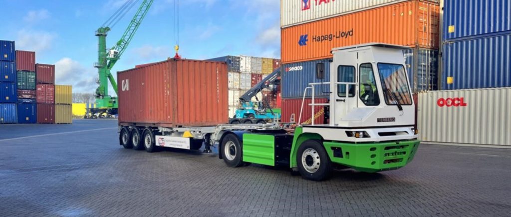 PETLAS Türkiye’nin İlk Terminal Çekici Lastiğini Üretti