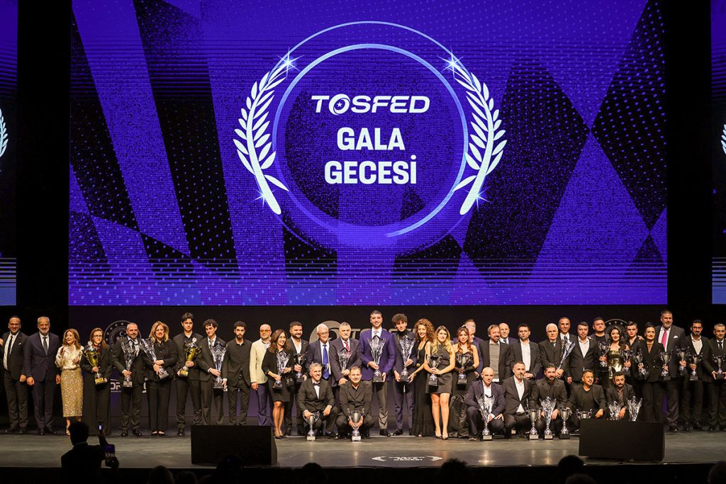 Şampiyonlar Zorlu PSM’de Kupalarını Aldı