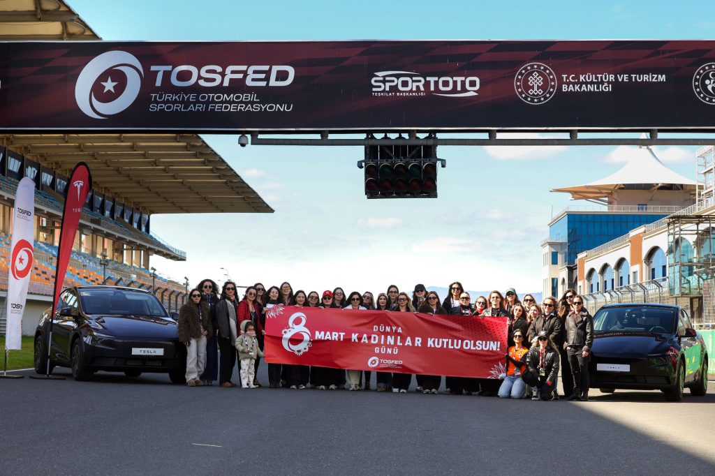 Kadın Sürücüler İstanbul Park’ta Buluştu