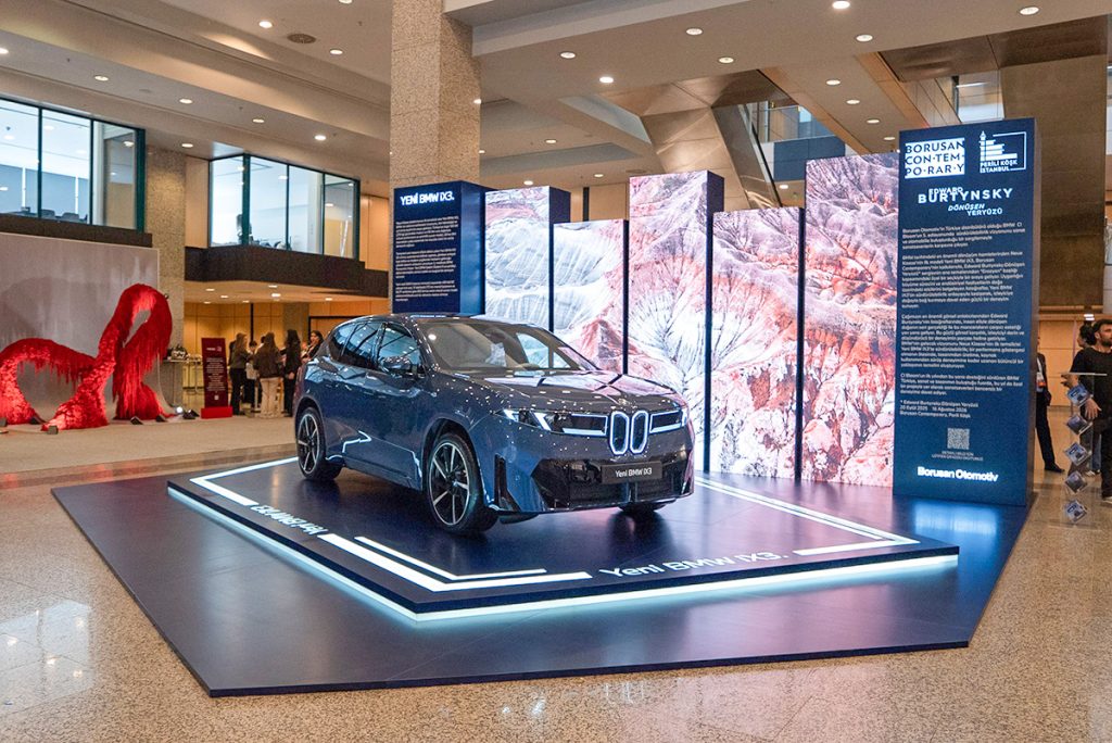 Yeni BMW iX3, CI Bloom’da Sanatseverlerle Buluştu