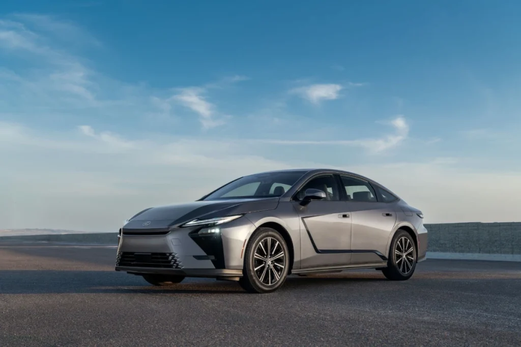Lexus Yeni Nesil ES Modelinin Teknik Özelliklerini ve Detaylarını Paylaştı