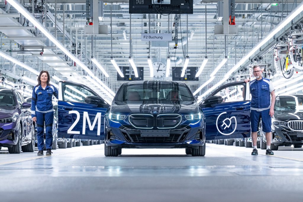 BMW Group İki Milyonuncu Tamamen Elektrikli Aracını Banttan İndirdi