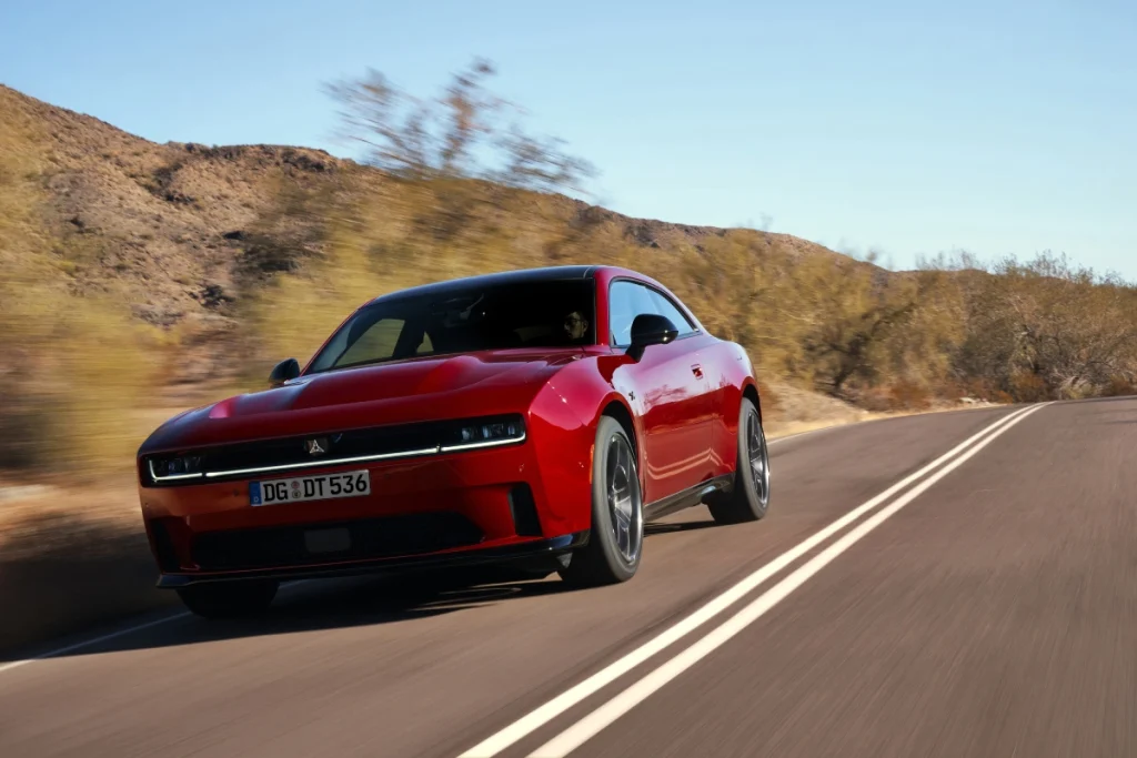 Yeni Dodge Charger Sahnede