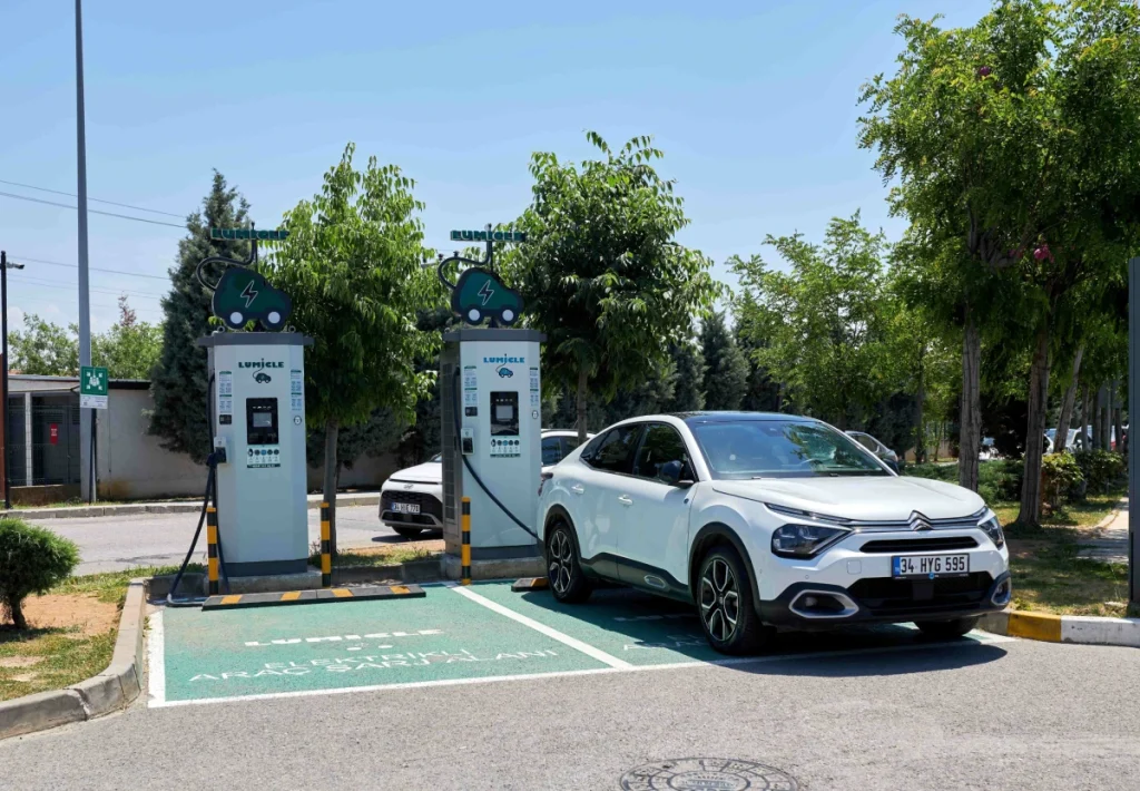 Elektrikli Araçta Yeni Dönem: Rekabet Artık Menzilde Değil, Şarj Deneyiminde