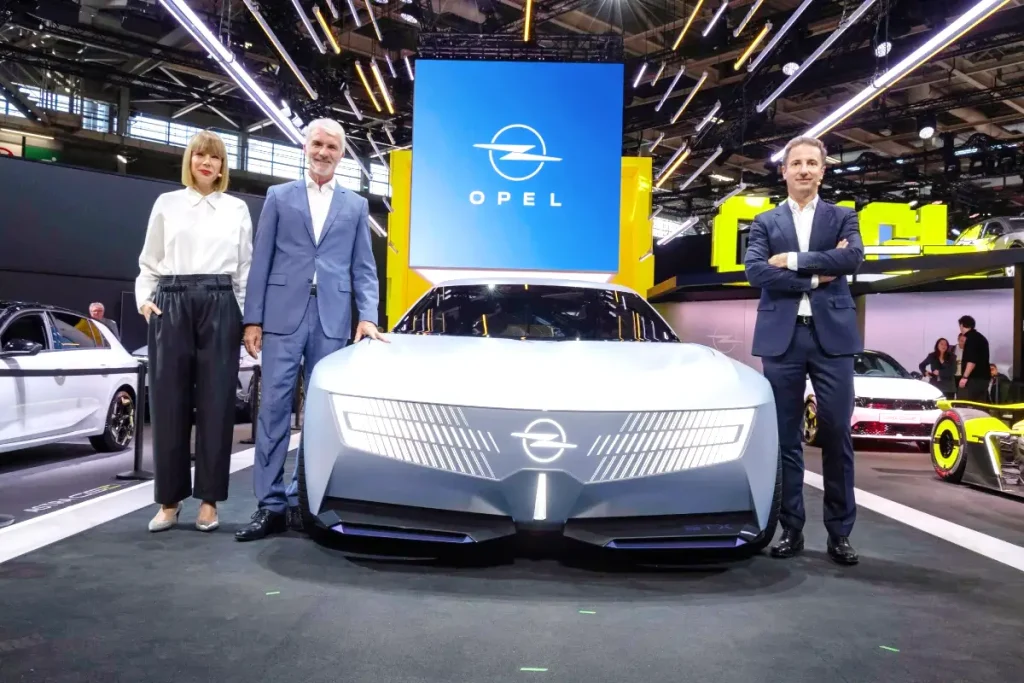 Opel, Paris Otomobil Fuarı’nda Çifte Dünya Prömiyeri Gerçekleştirdi