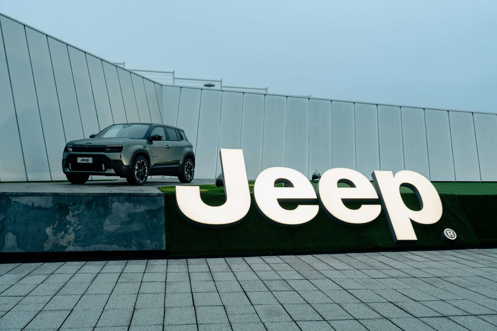 Jeep Avenger’dan Allianz Stadyumu’nun Çatısında Sürpriz Tanıtım: “The Announcement”